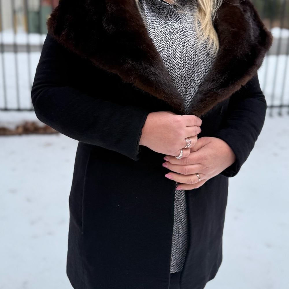 Black Coat with Mink Collar M - Picture 3 of 13